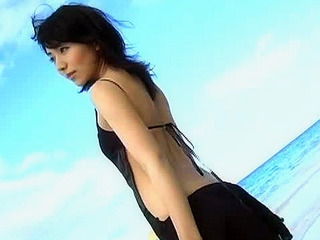 Want to see Atsumi Ishihara's seductive black laced dress