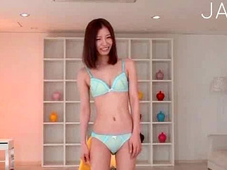 Nippon teen's hairy tunnel filled with fingering pleasure