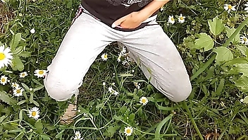 I spy on my neighbor masturbating in the daisies - Girls fly orgasm